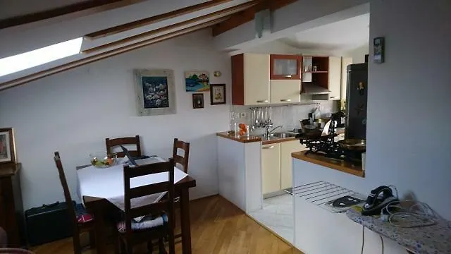 Apartment Lovely Place For Holiday Porec